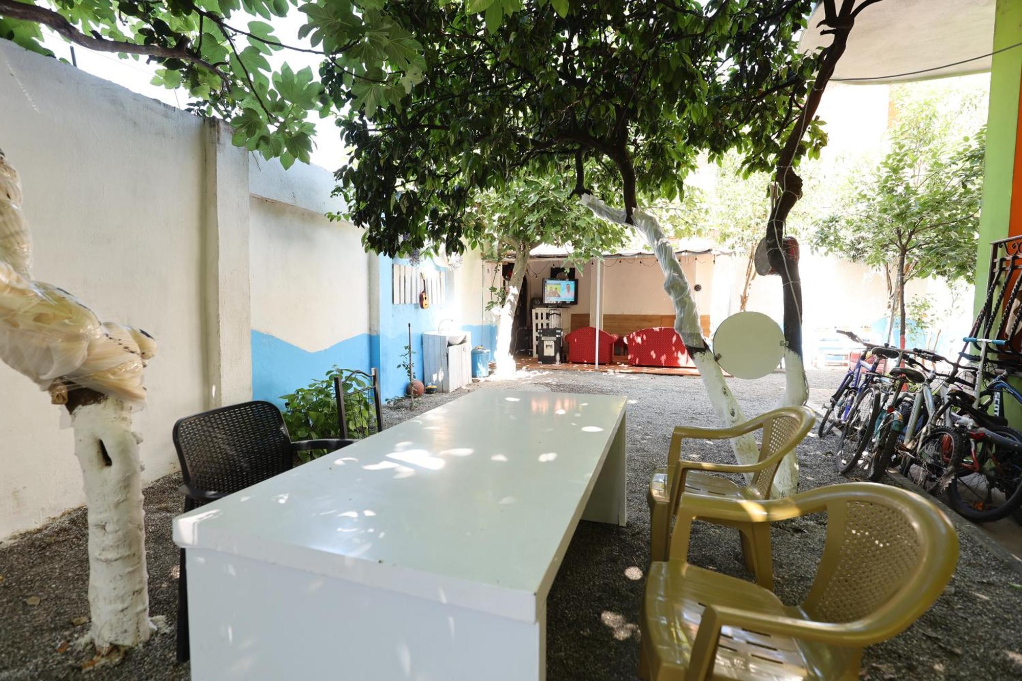 Hostel Osho Tirana Exterior foto