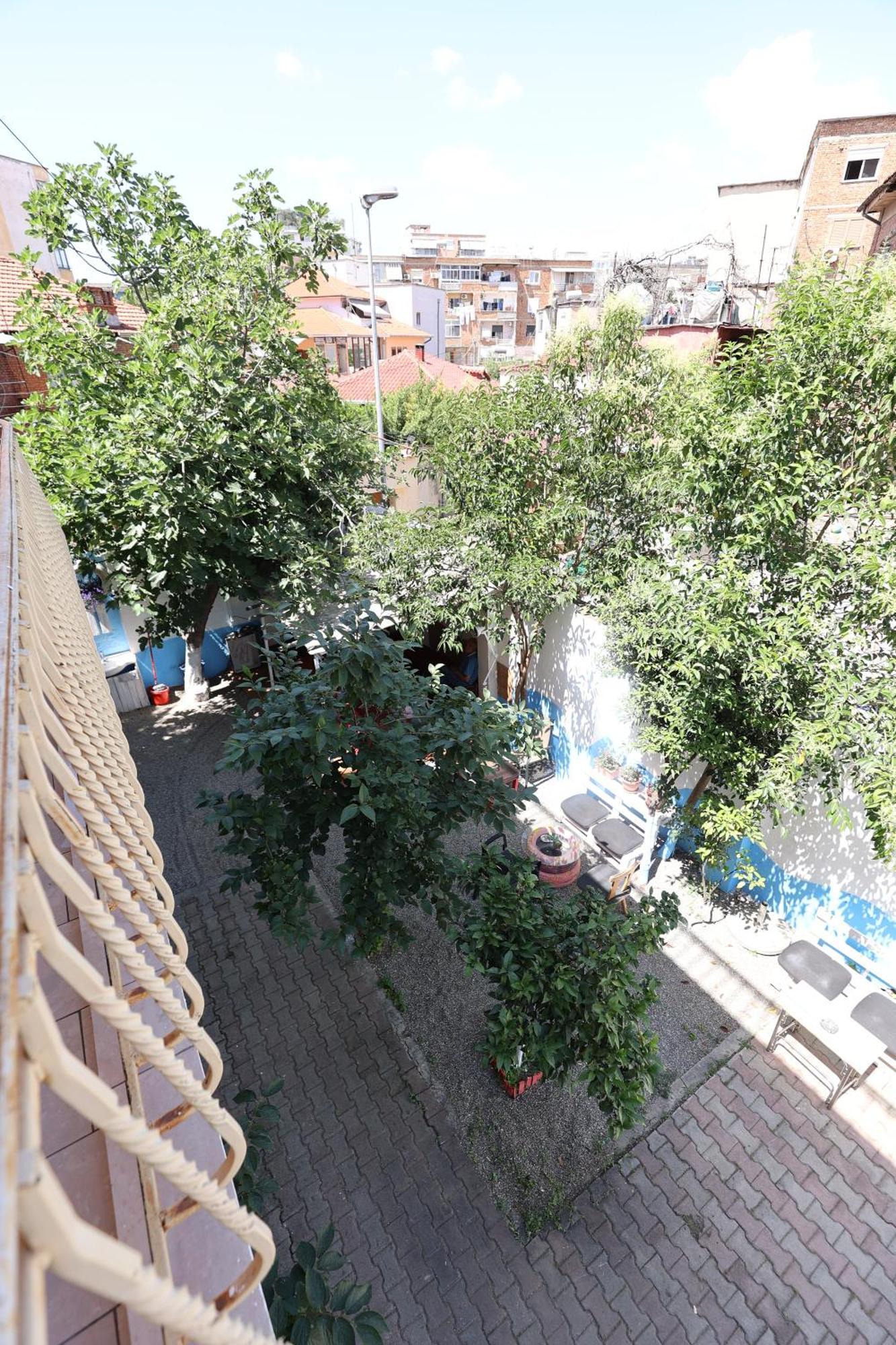 Hostel Osho Tirana Exterior foto